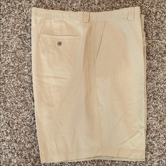 Tommy Bahama Khaki Shorts, Size 42 - Picture 3 of 8